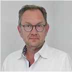 Porträtfoto von Dipl.-Ing. Lennert Schultz, Ingenieurbüro für Bauwesen – Experte für Statik und Konstruktion