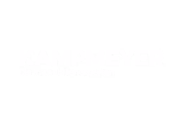 KAMPMEYER Schriftzug mit Untertitel Die Immobilienexperten auf schwarzem Hintergrund