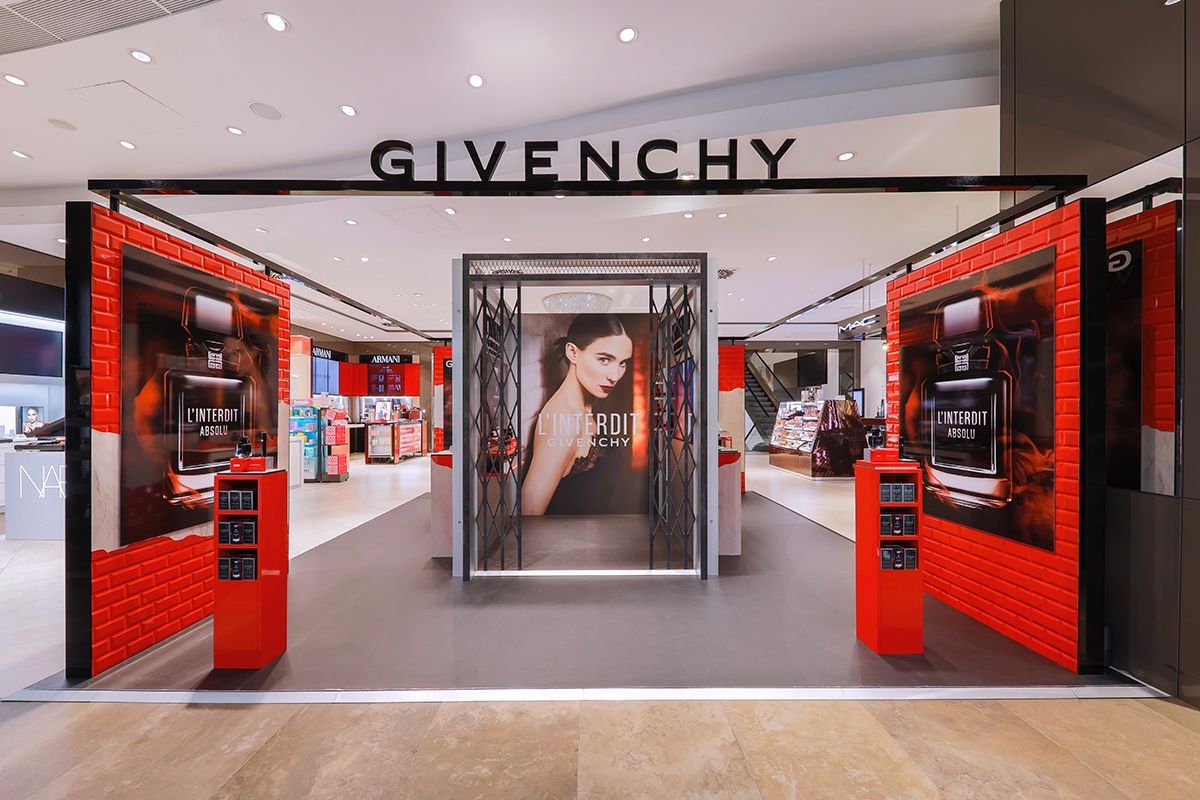 Armani Pavillon mit integrierter Fotobox als Standkonzept