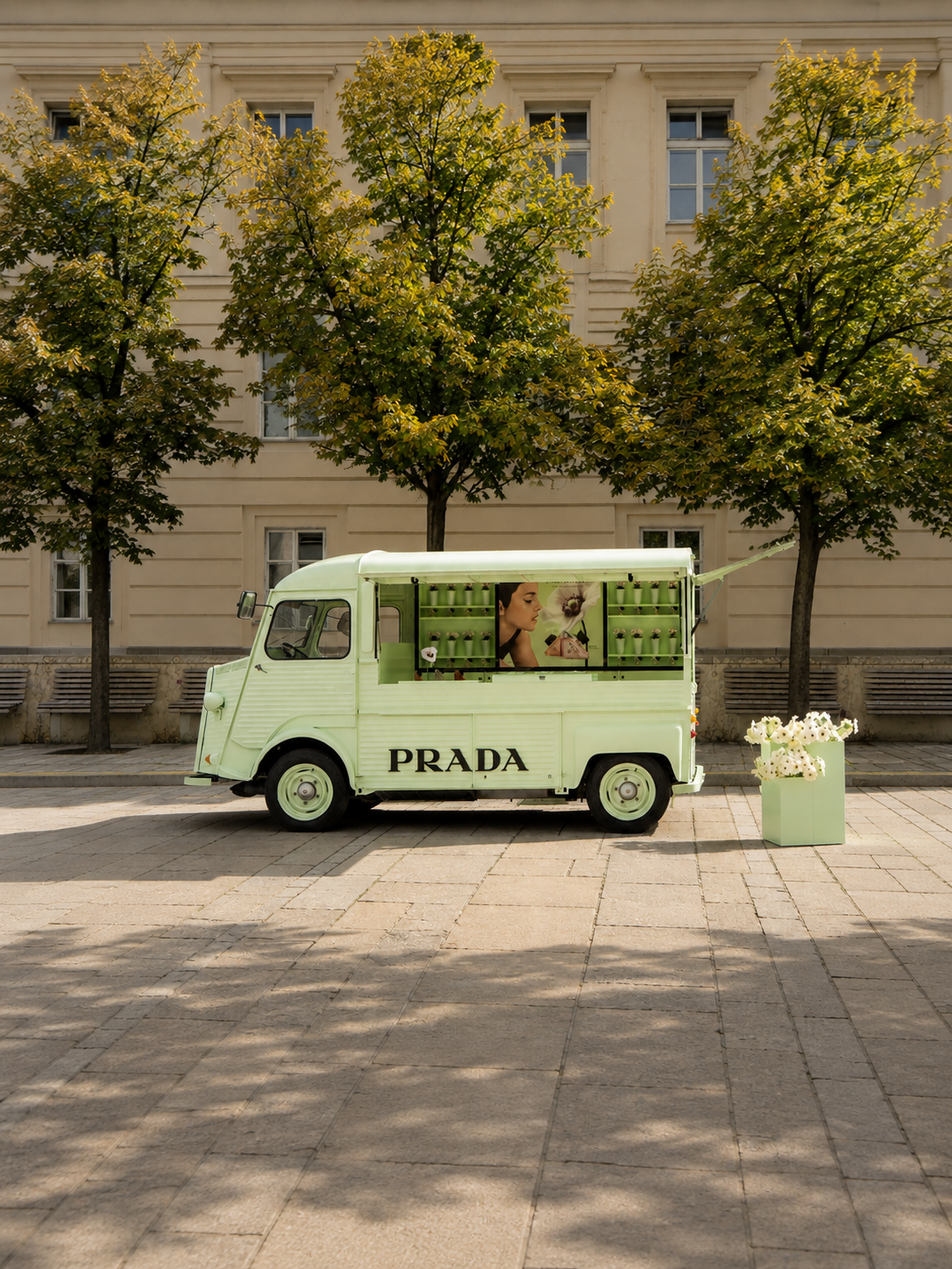 PRADA Paradoxe Roadshow mit Produkt-Staging über fünf Städte