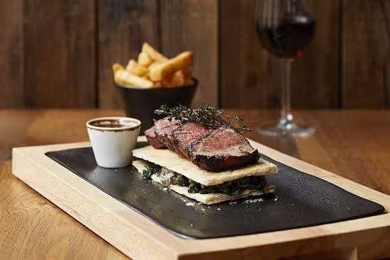 https://www.datocms-assets.com/46385/1654530256-bar-block-steakhouse.jpeg?auto=format&fit=max&q=50&w=636
