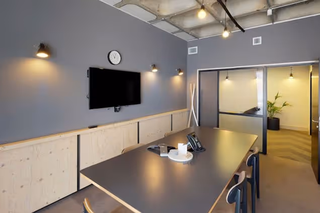 Fora - 201 Borough High Street Meeting Room