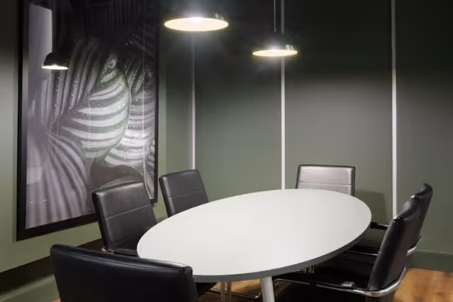 Halkin - Paris Gardens Meeting Room