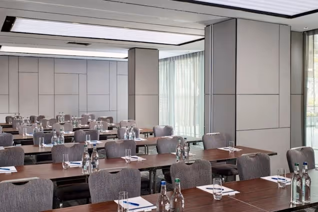 Park Plaza Meeting Room, Classroom Set Up