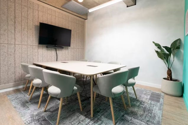 Runway East Aldgate East - Barbara Meeting Room