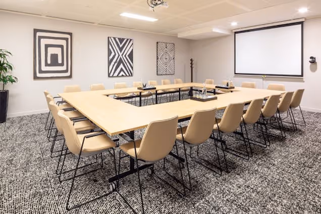 Landmark - 99 Bishopsgate Meeting Room