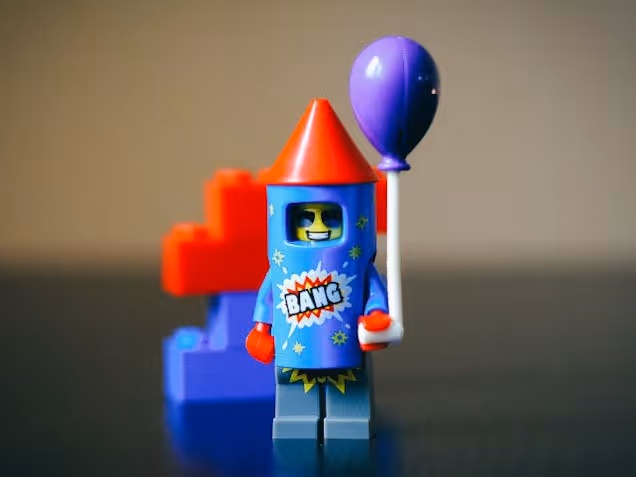 https://www.datocms-assets.com/46385/1650460946-rocket-lego-beyond-b-corp-1.jpg?auto=format&fit=max&q=50&w=636