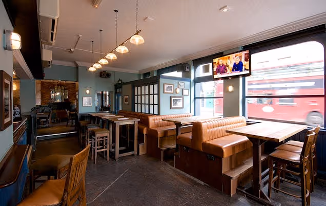 Finsbury Park Pubs | Runway East