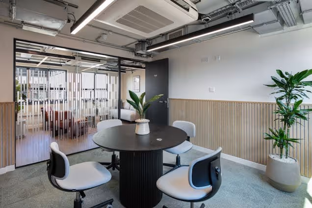 Beton by Spacemade Meeting Room