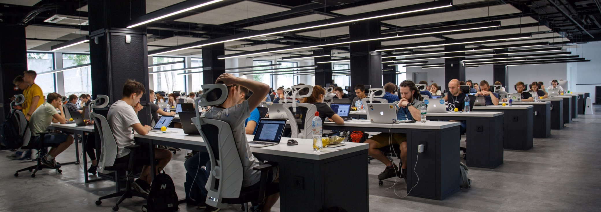 3 companies using a hybrid work model