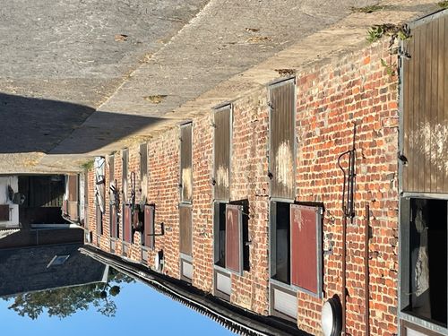 Autre perspective des boxes de pensions pour chevaux du Haras de Baudemont
