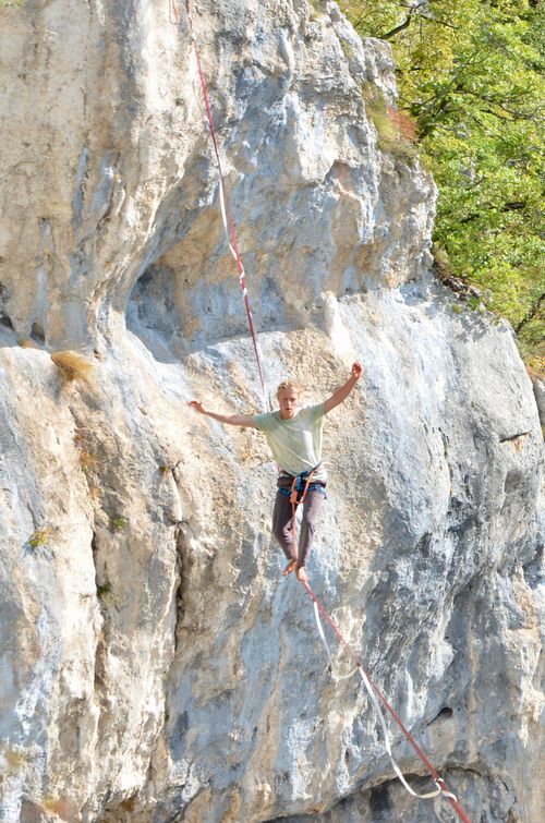 Photo de moi en train de trouver l'équilibre sur une slackline