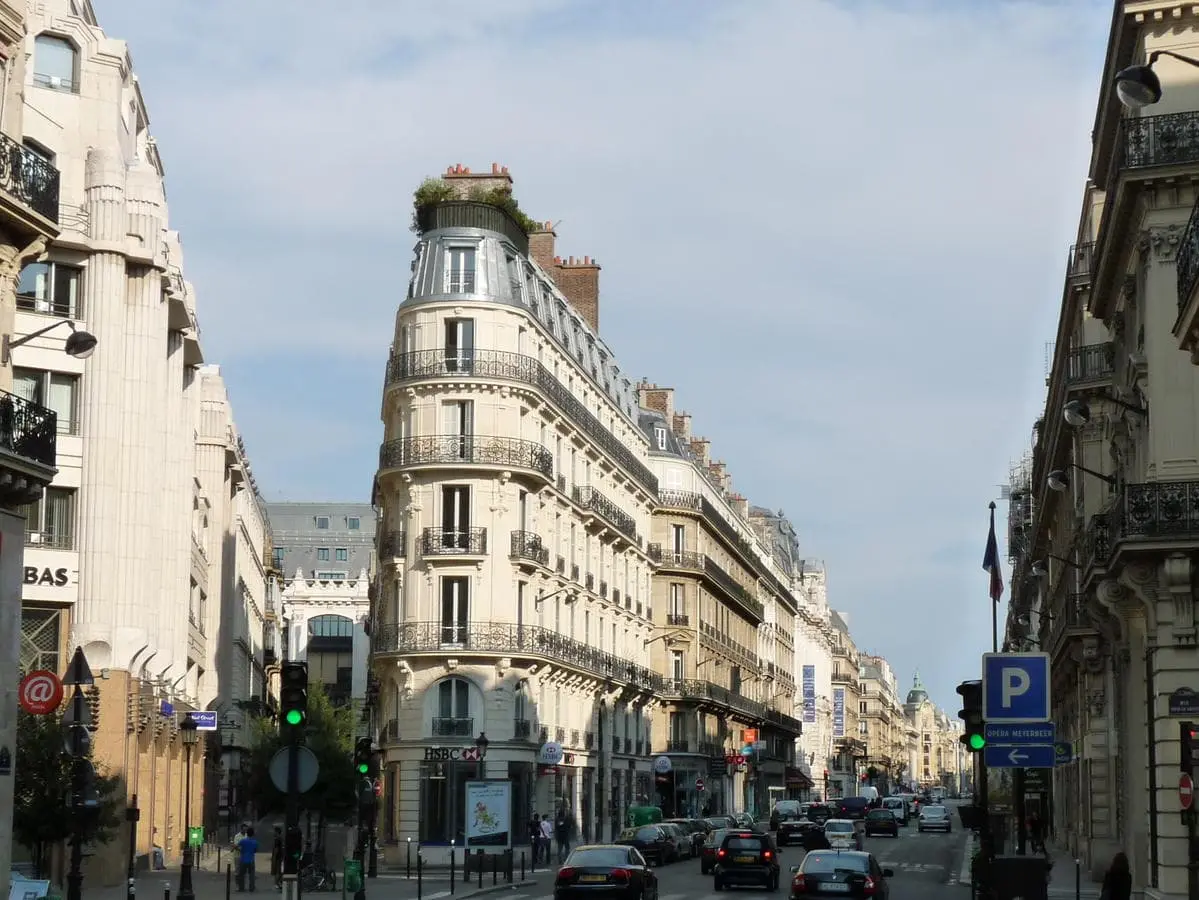 Photo d'un immeuble haussmannien à Paris