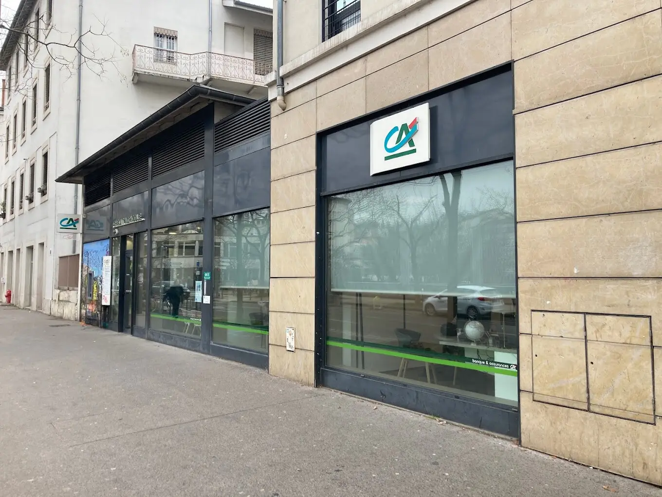 Photo d'une façade d'agence bancaire Crédit Agricole