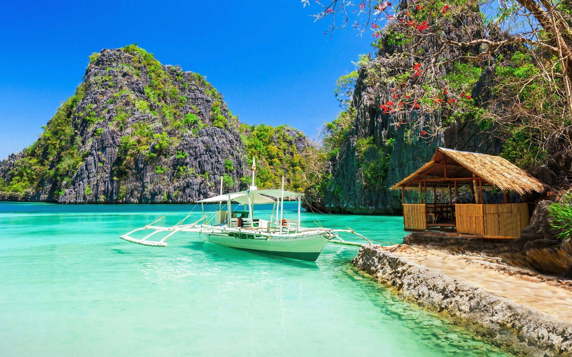 Tropical lagoon with traditional boat in the Philippines – Trademark registration in the Philippines
