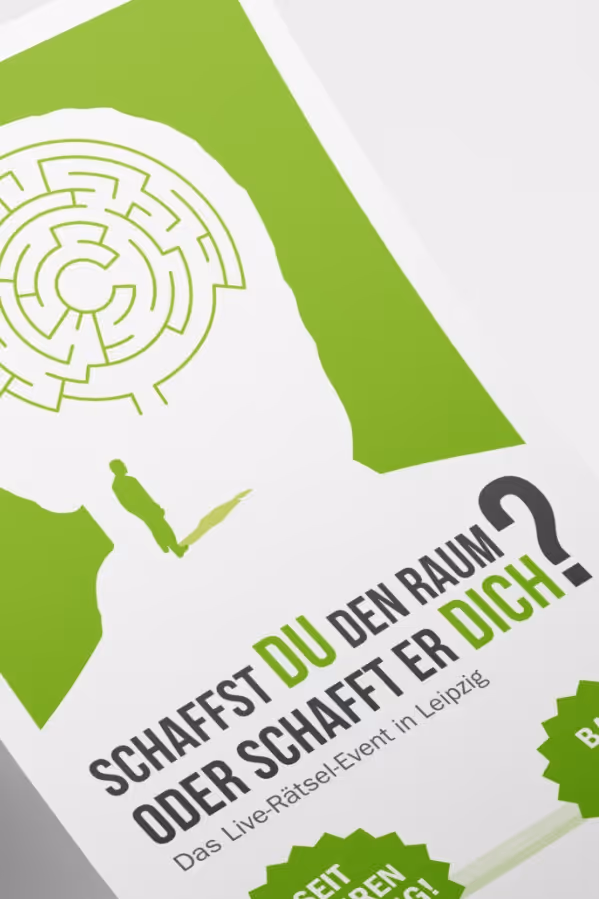 Green and white poster with a circular maze and silhouette of a person, featuring German text about a live puzzle event in Leipzig.