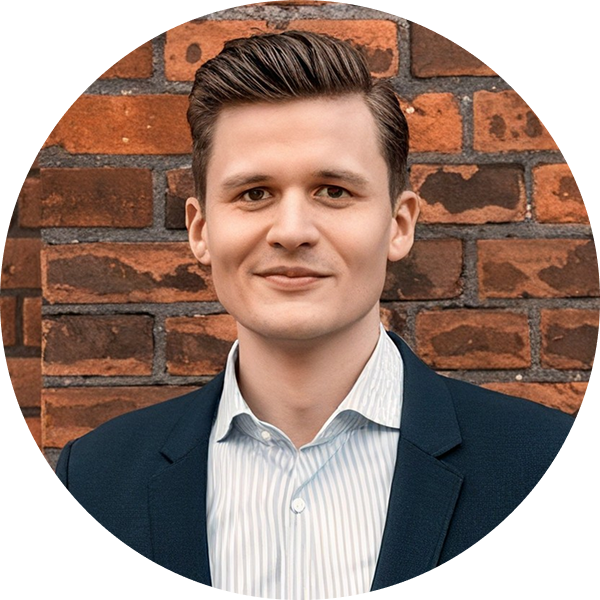 Porträtaufnahme von Carl Vahrenholz,
Business Development Lead bei encentive