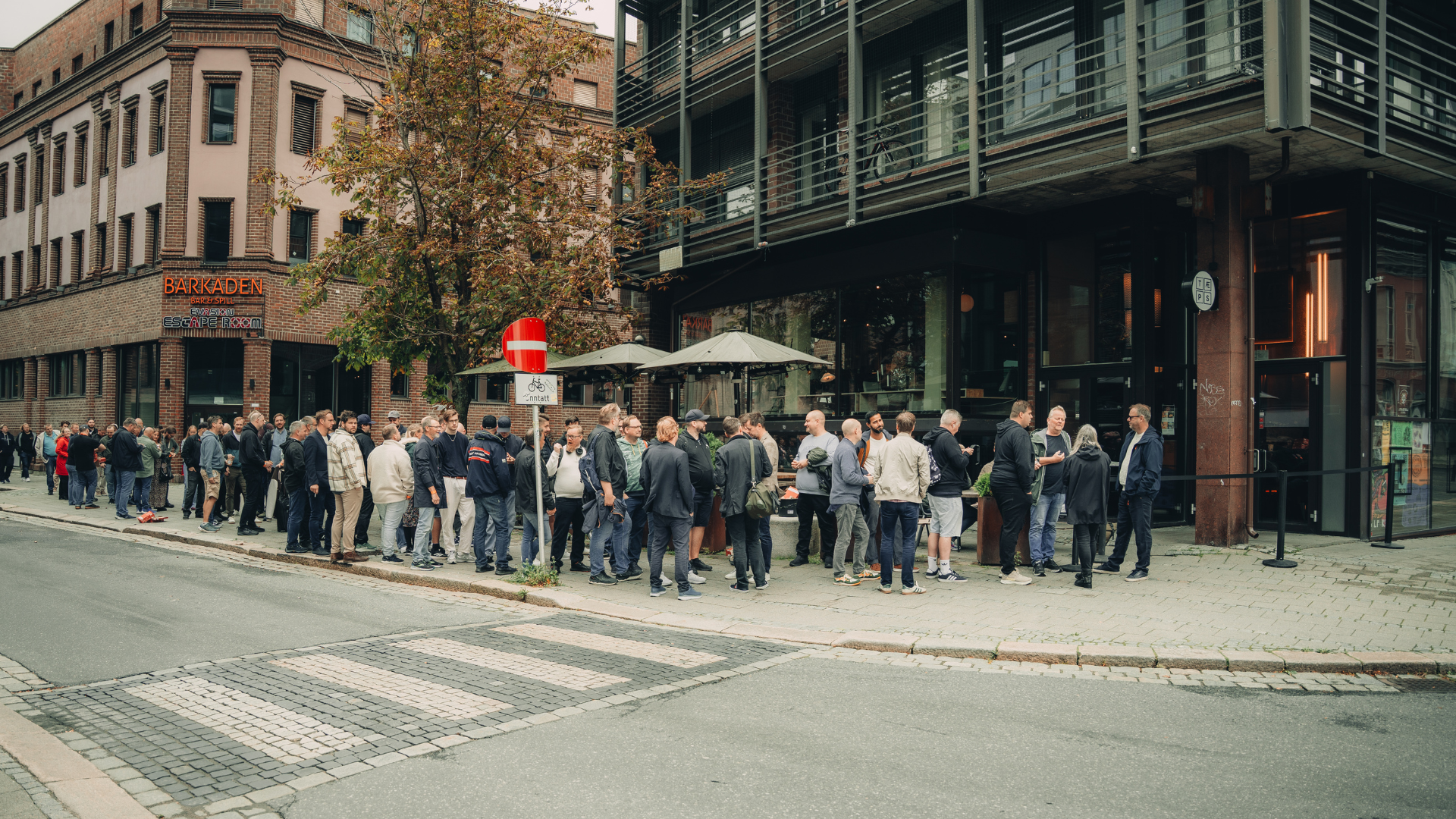 Lang festivalkø utenfor TÆPS