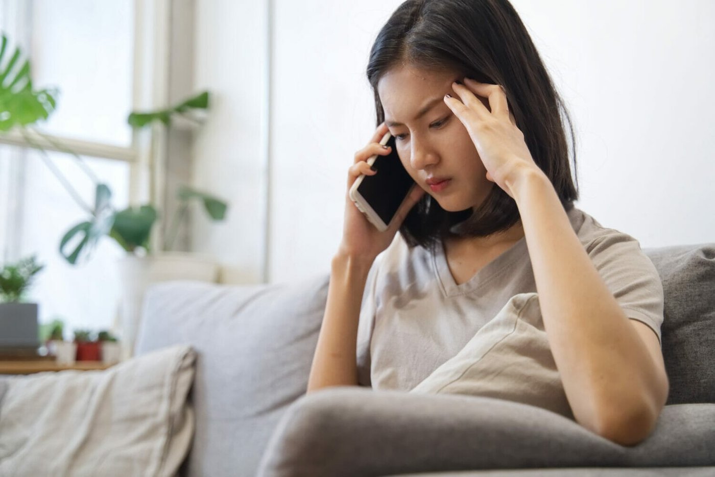 Woman talking to an immigration attorney
