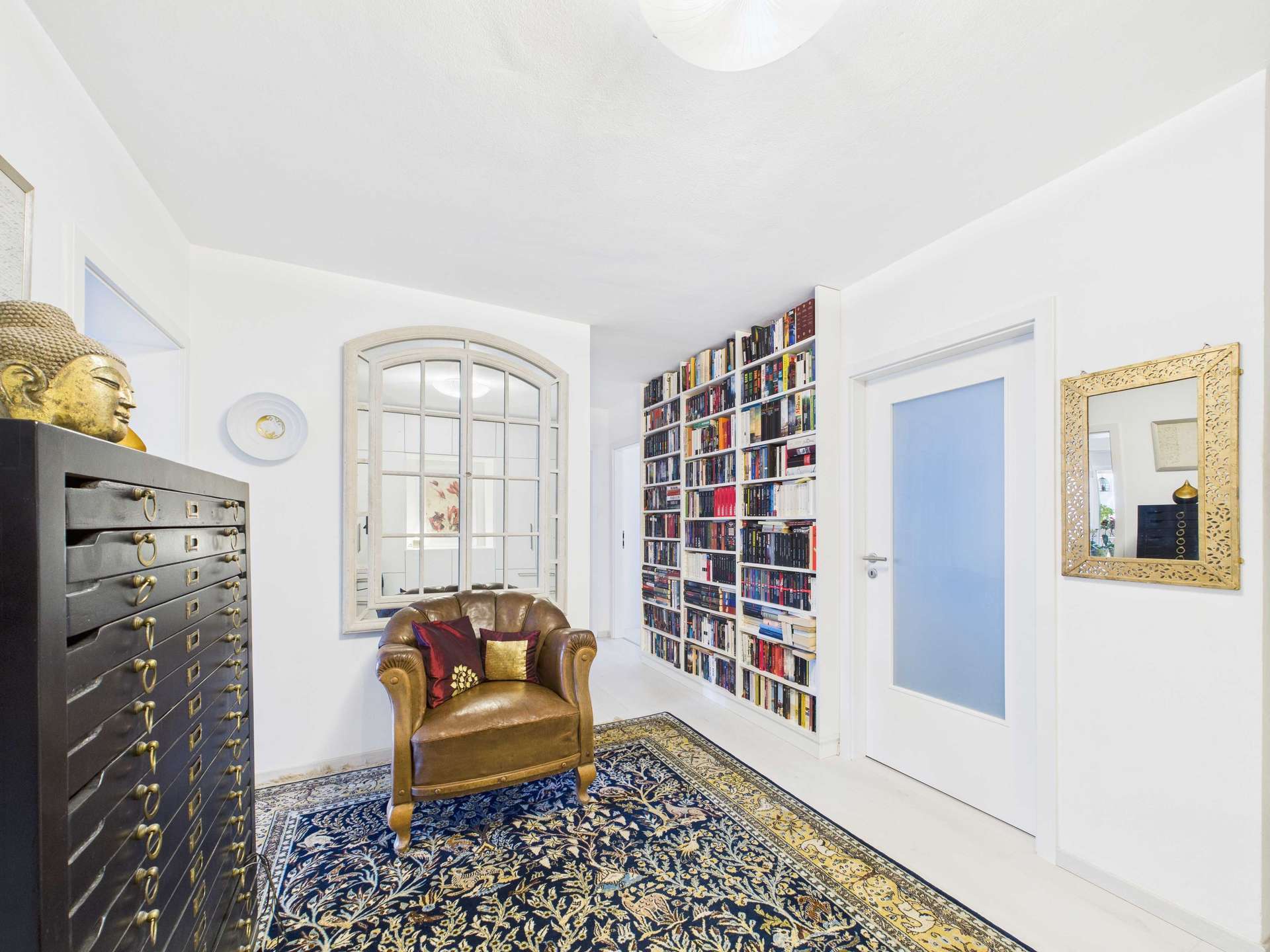 Diele mit Einbauregal