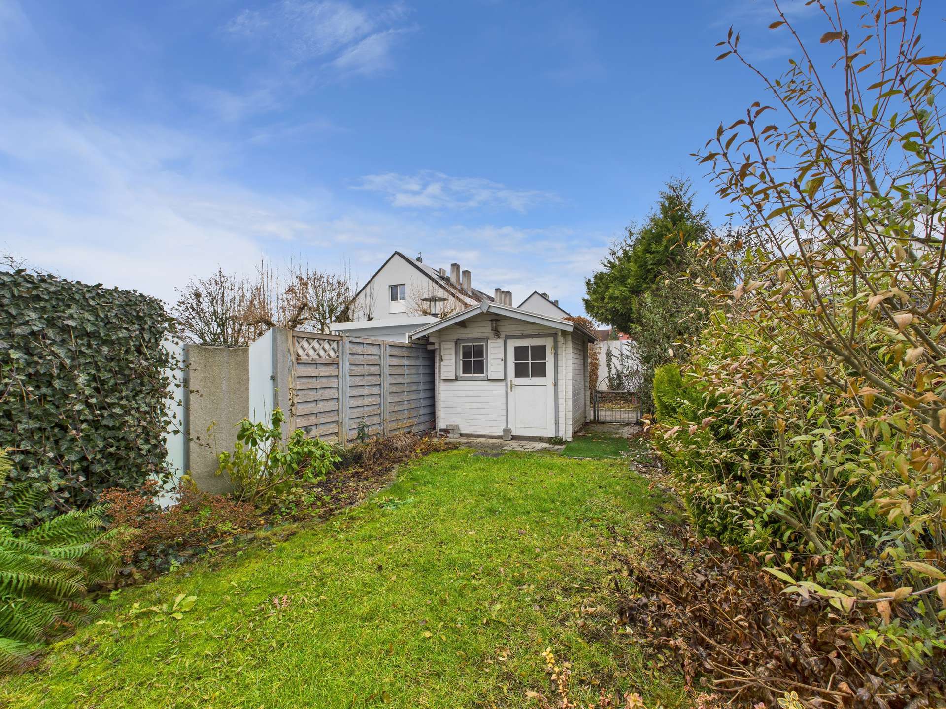 Garten mit Gartenhaus