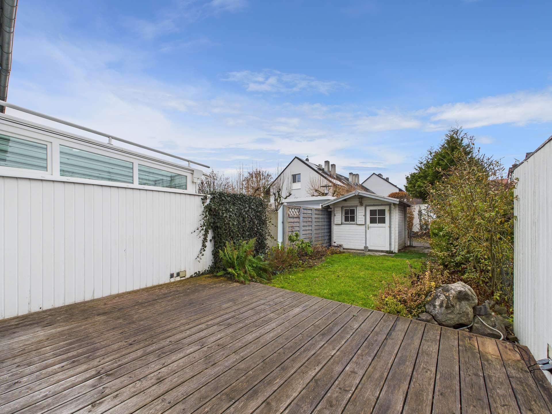 Holzterrasse nach Südwesten