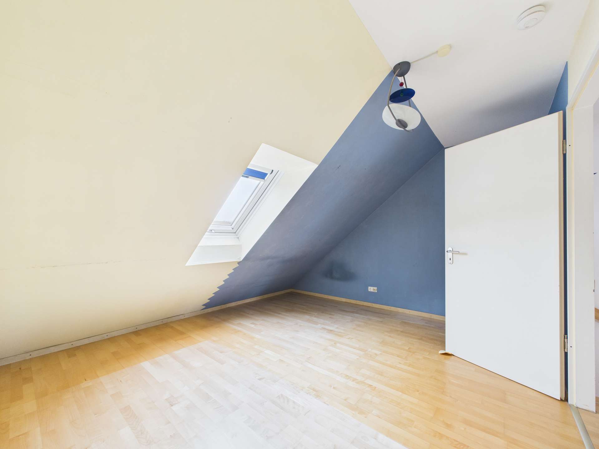 Kinder-/Arbeitszimmer Dachges