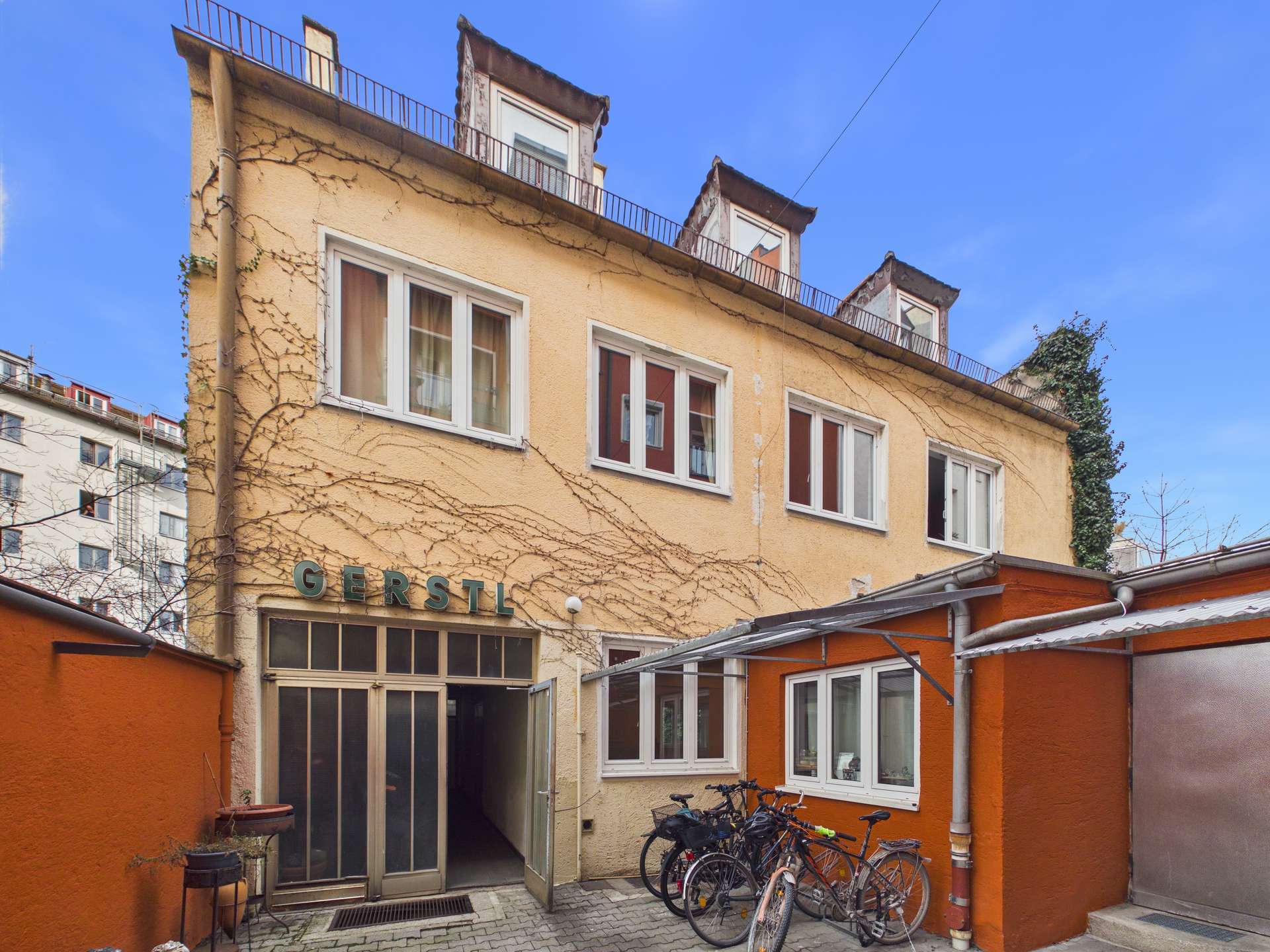 Hausansicht Eingang im Winter