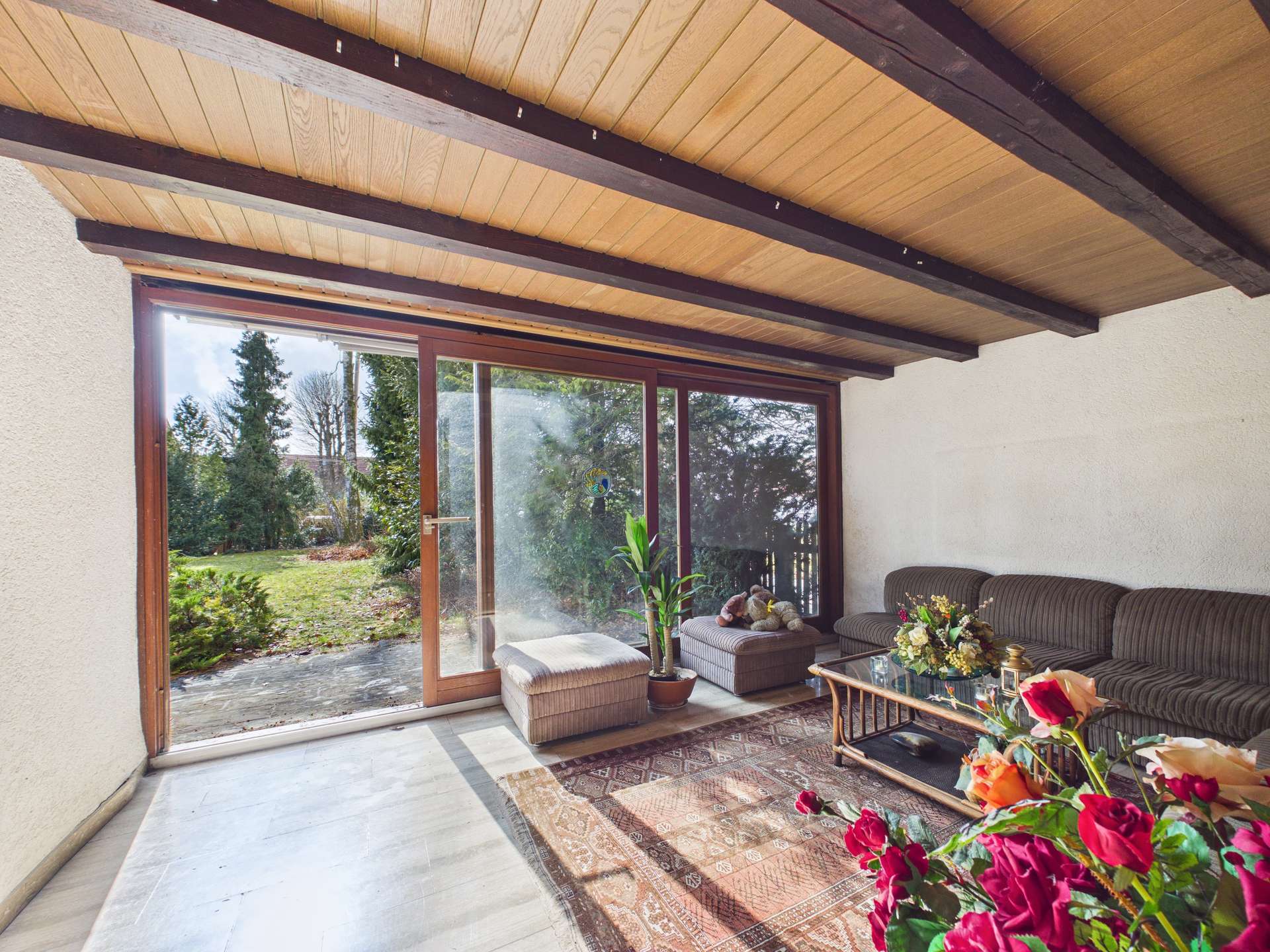 Wohnzimmer mit terasse