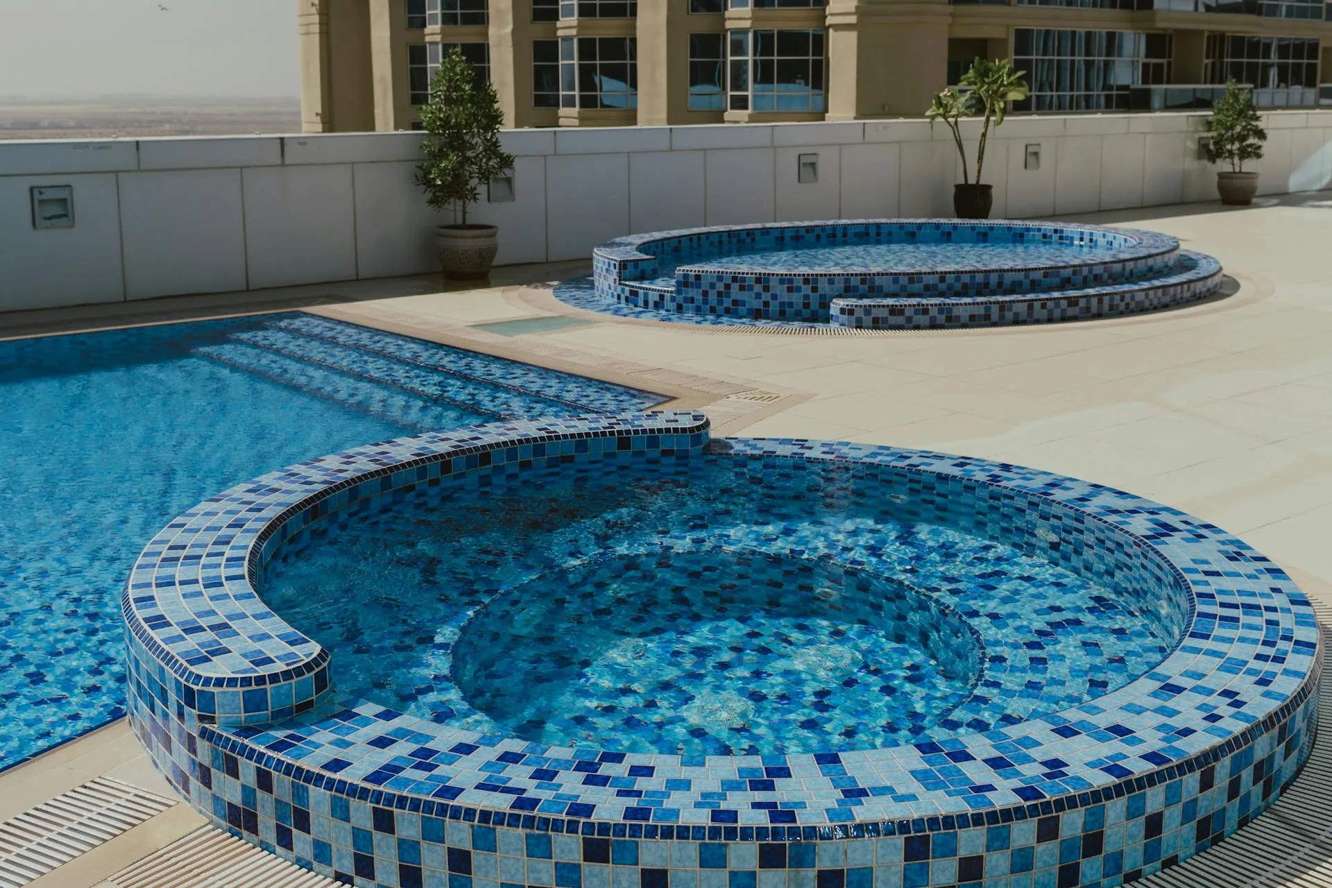 Summer Entertaining: Pool Party Planning Guide