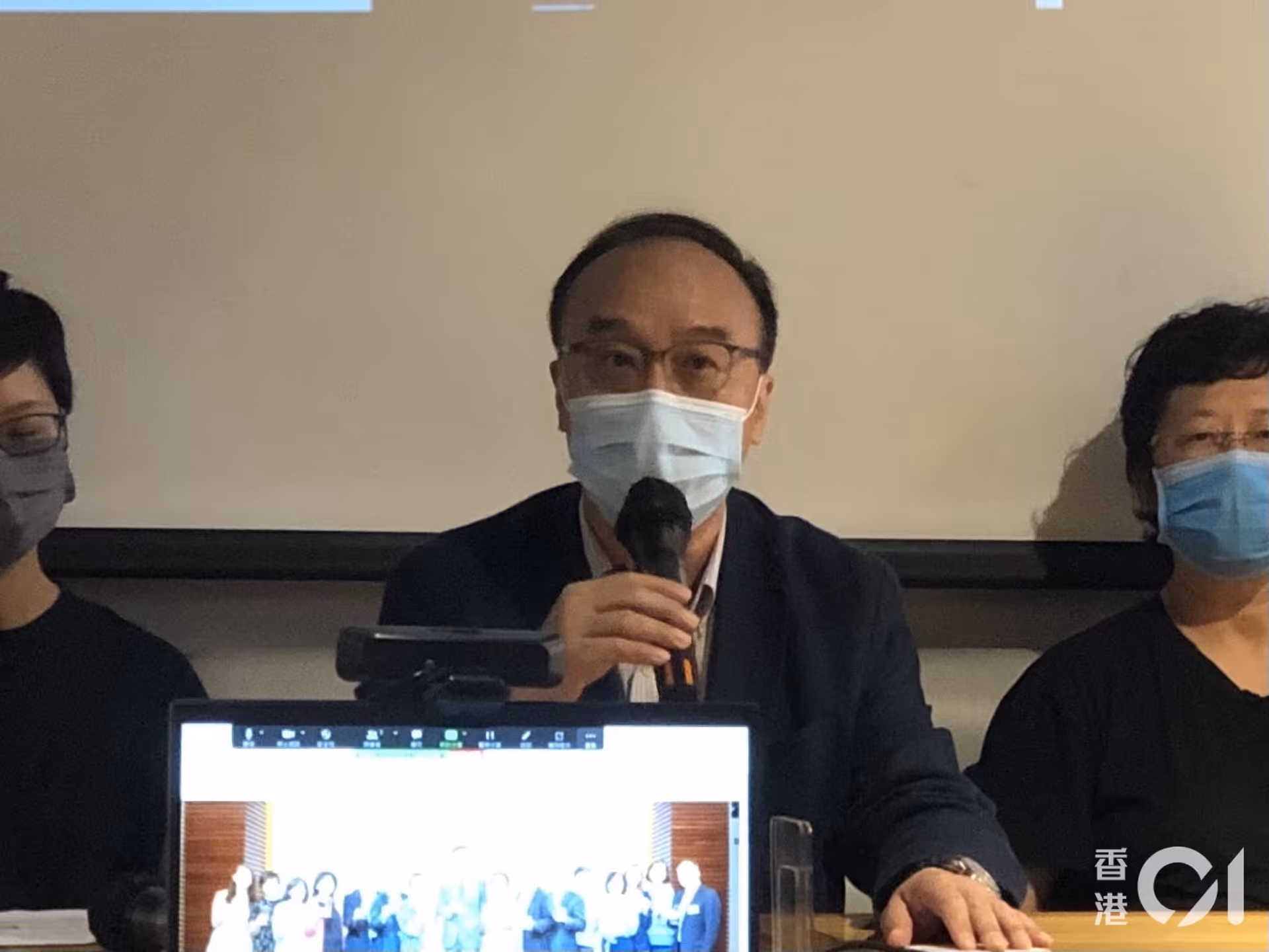 吳宏增引用社企名錄數據，指過去一年有超過六十間社企在疫情下結業，接近一成。 （馬煒傑攝）
