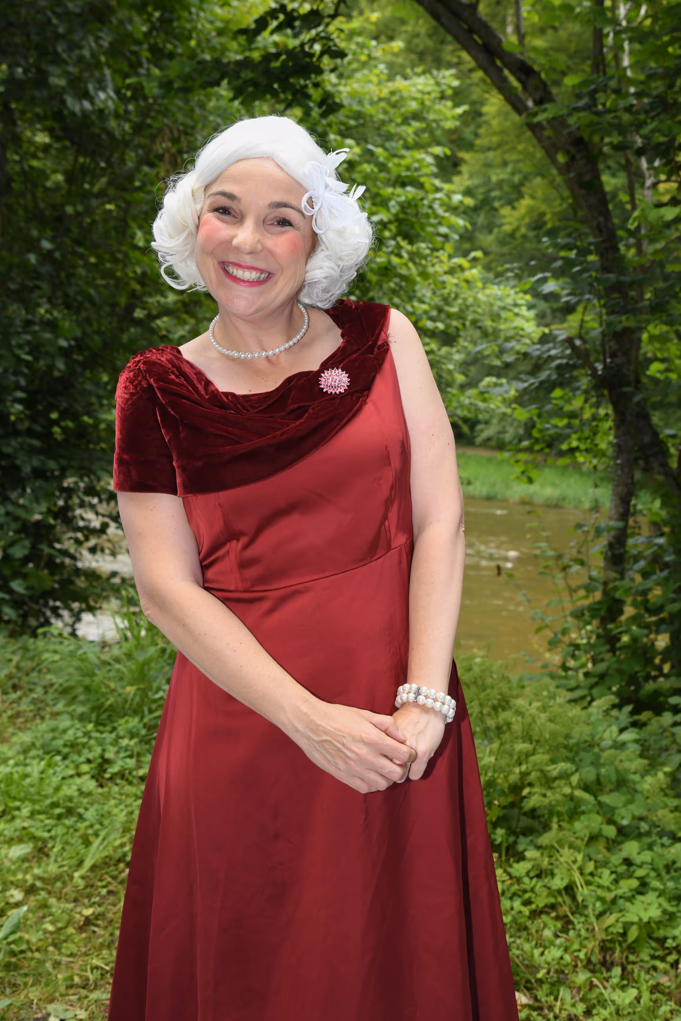 Jasmin Gasser als Ballbesucherin Ludmilla im Märlitheater