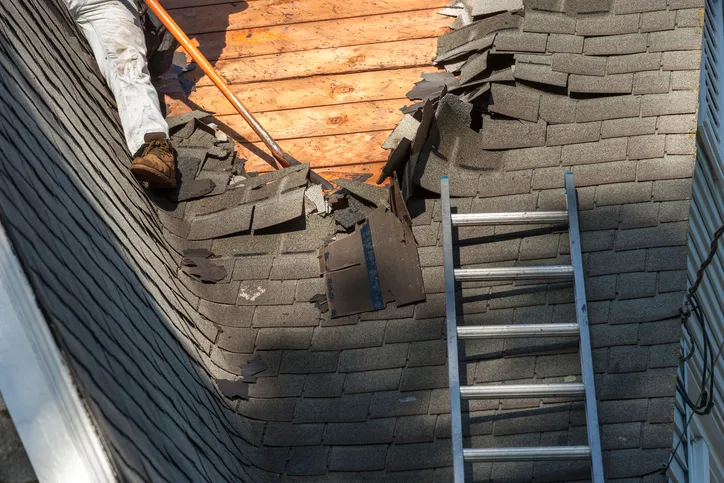 Complete roof replacement services Ontario - Lodde Roofing installing high-quality new roof for long-lasting protection and enhanced curb appeal