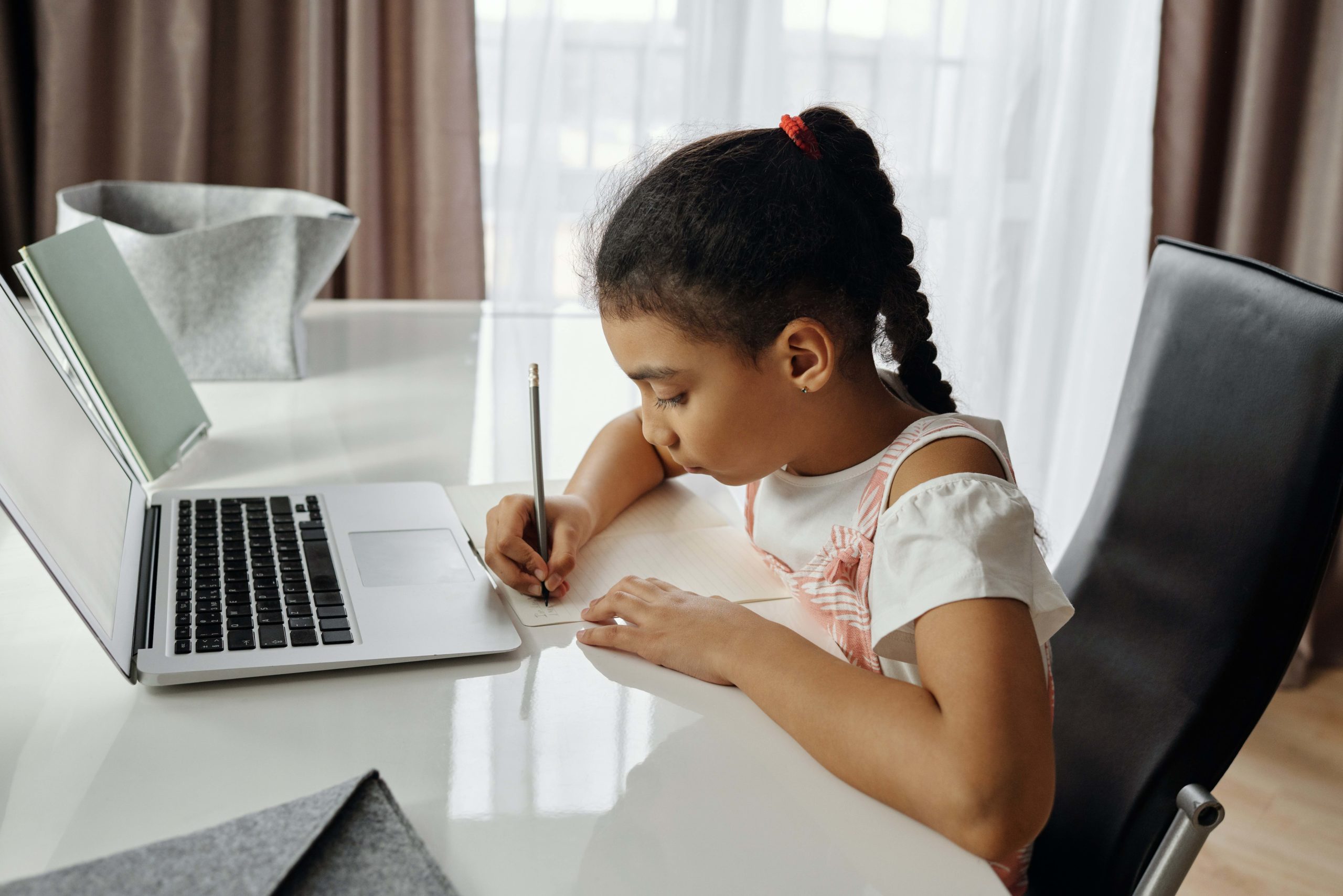 69035b0ffd51907056ddf0dc_68da5a9aa50b24e074f4b646_little-girl-doing-her-homework-4260478-1-scaled.jpeg (2560×1708)