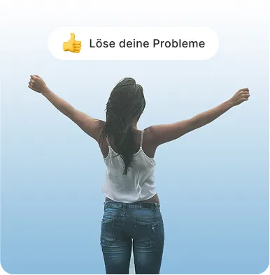 Frau mit ausgebreiteten Armen vor blauem Hintergrund, darüber ein Textfeld mit Daumen-hoch-Emoji und der Aufschrift „Löse deine Probleme“.