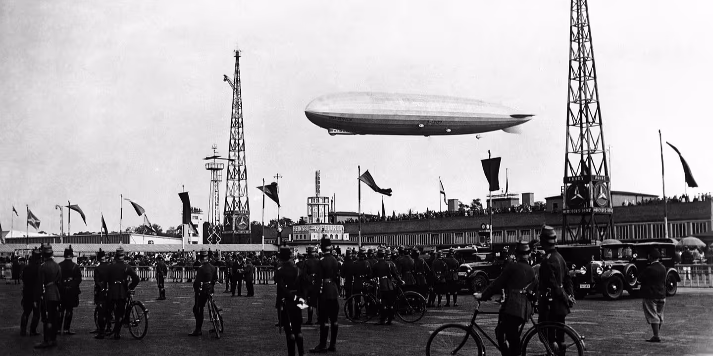Berlin-Tempelhof, ankomst af "Graf Zeppelin". Ukendt fotograf. Tysk statsarkiv.