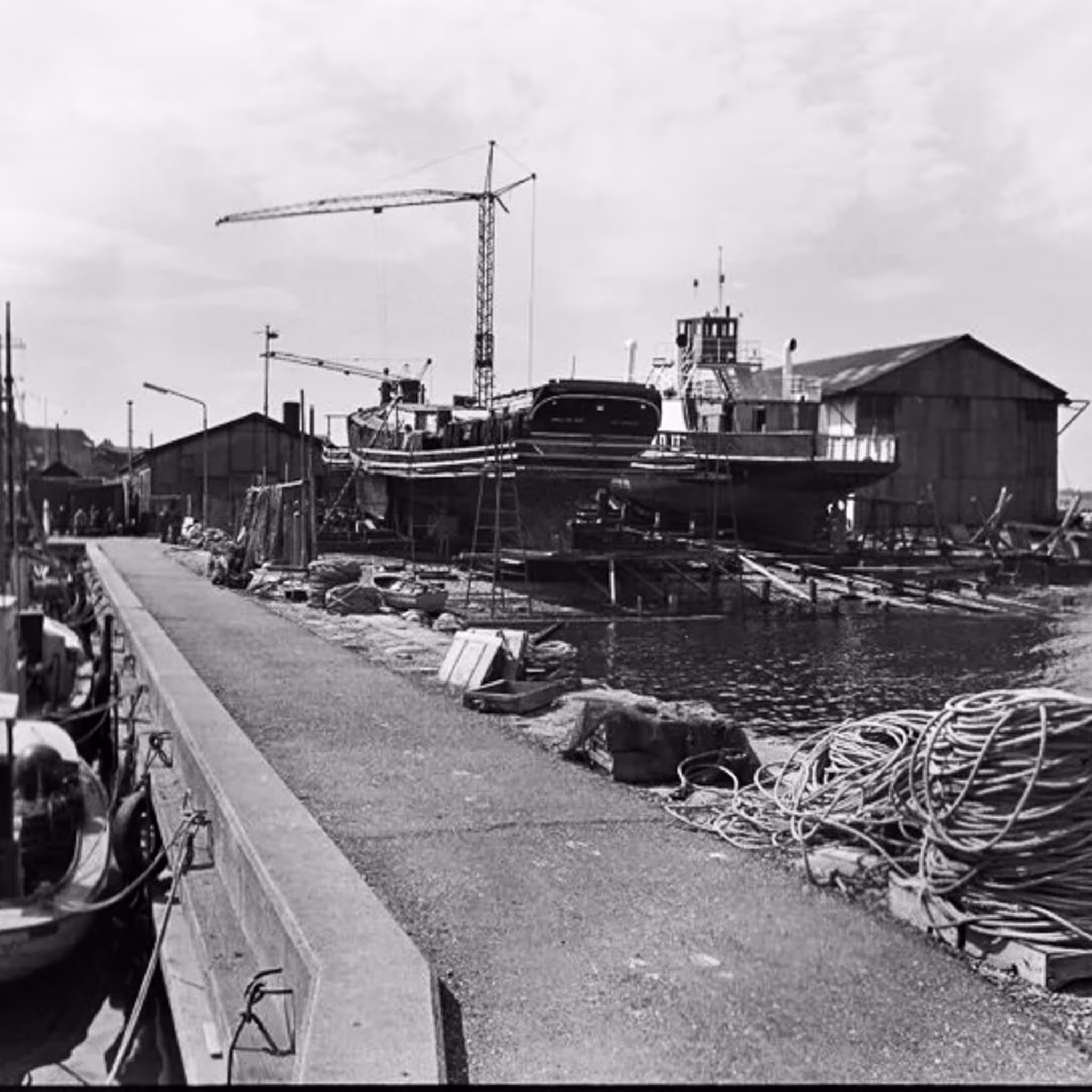 Skibet Marilyn Anne under konstruktion ved Struer skibsværft, 1919. Ukendt fotograf