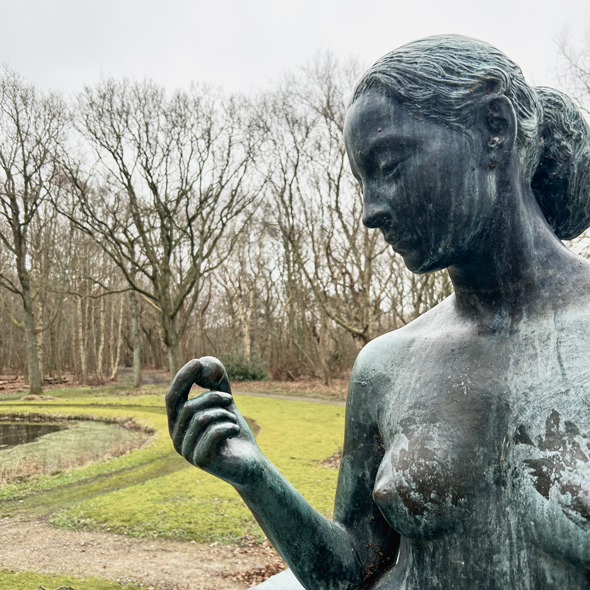 Østerspigen (The Oyster Girl) by Trine Dreyer, 1949. photo: Schønherr