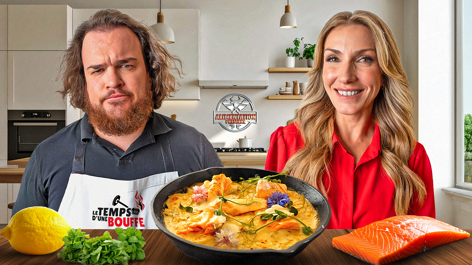 Une femme et un homme avec une paella devant eux