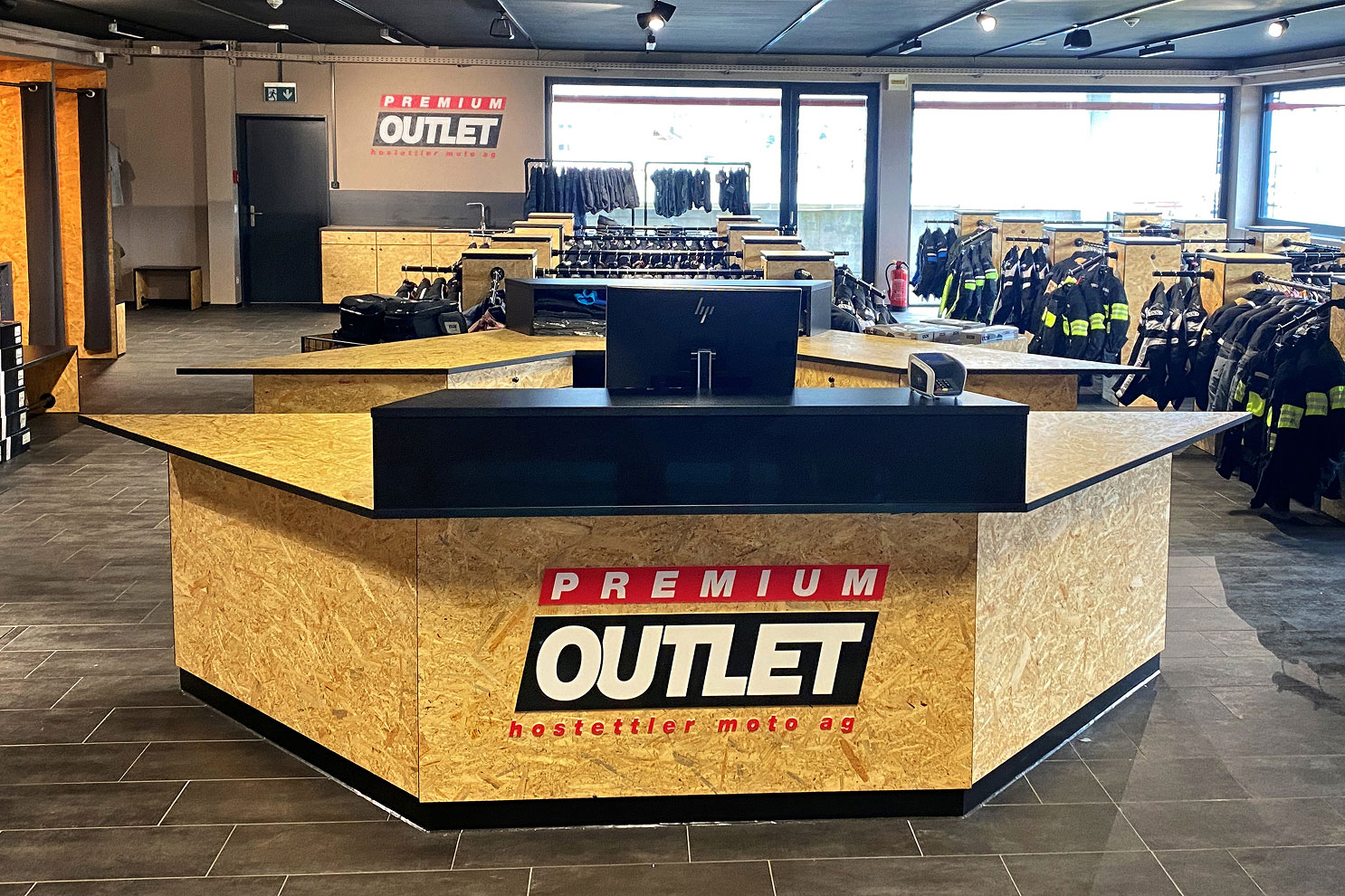Bild eines Verkaufdesks der Firma Hostettler Moto AG umgebaut durch Zaru's House