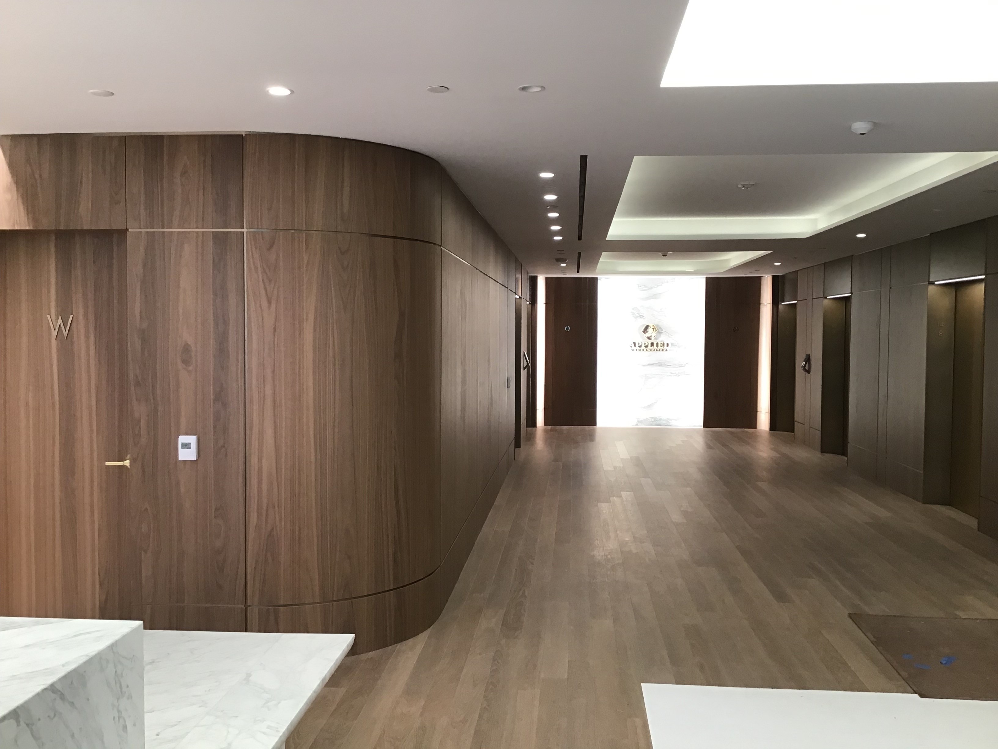 image depicting employees collaborating (for a manufacturing plant)