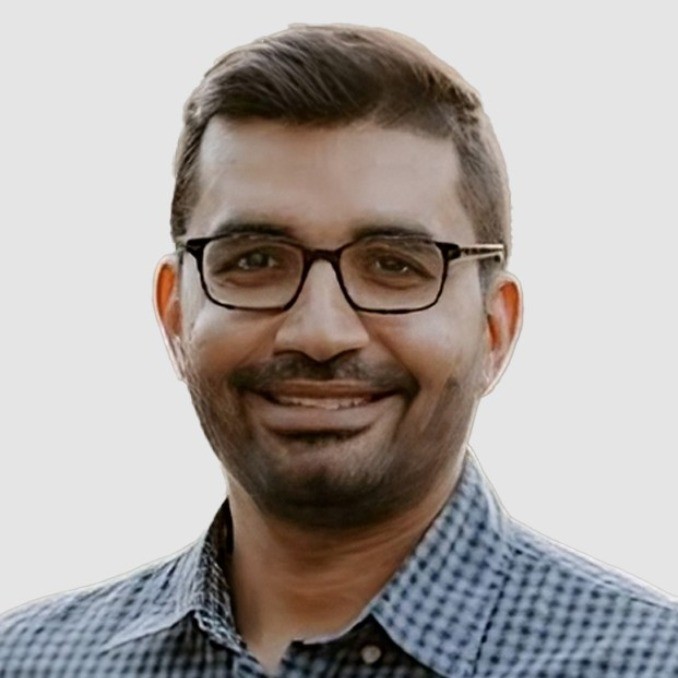 [headshot] Portrait of Ashu Chohan, Chief Operating Officer of Porter Health.