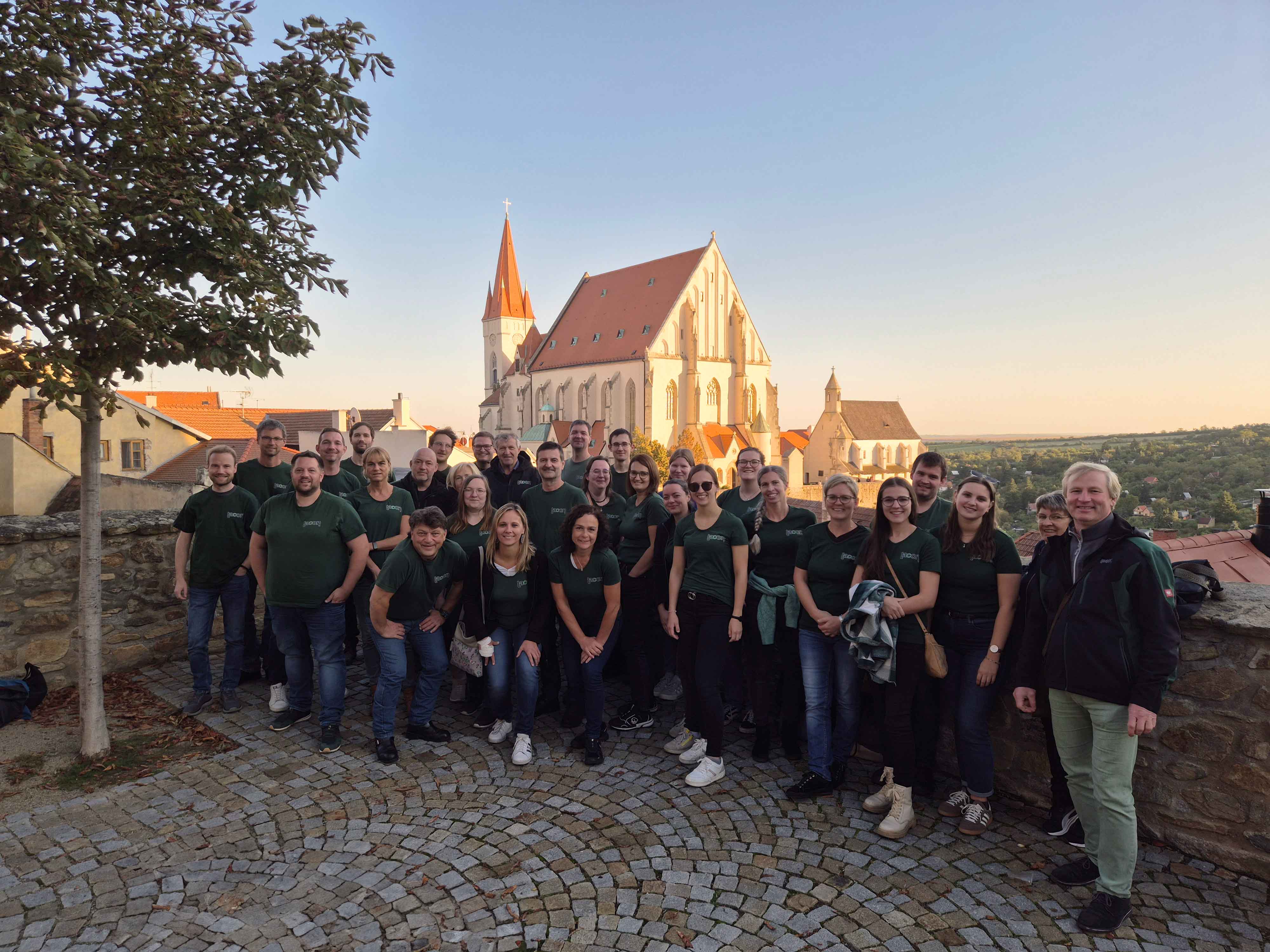 Gruppenfoto mit den Mitarbeitern von LACON