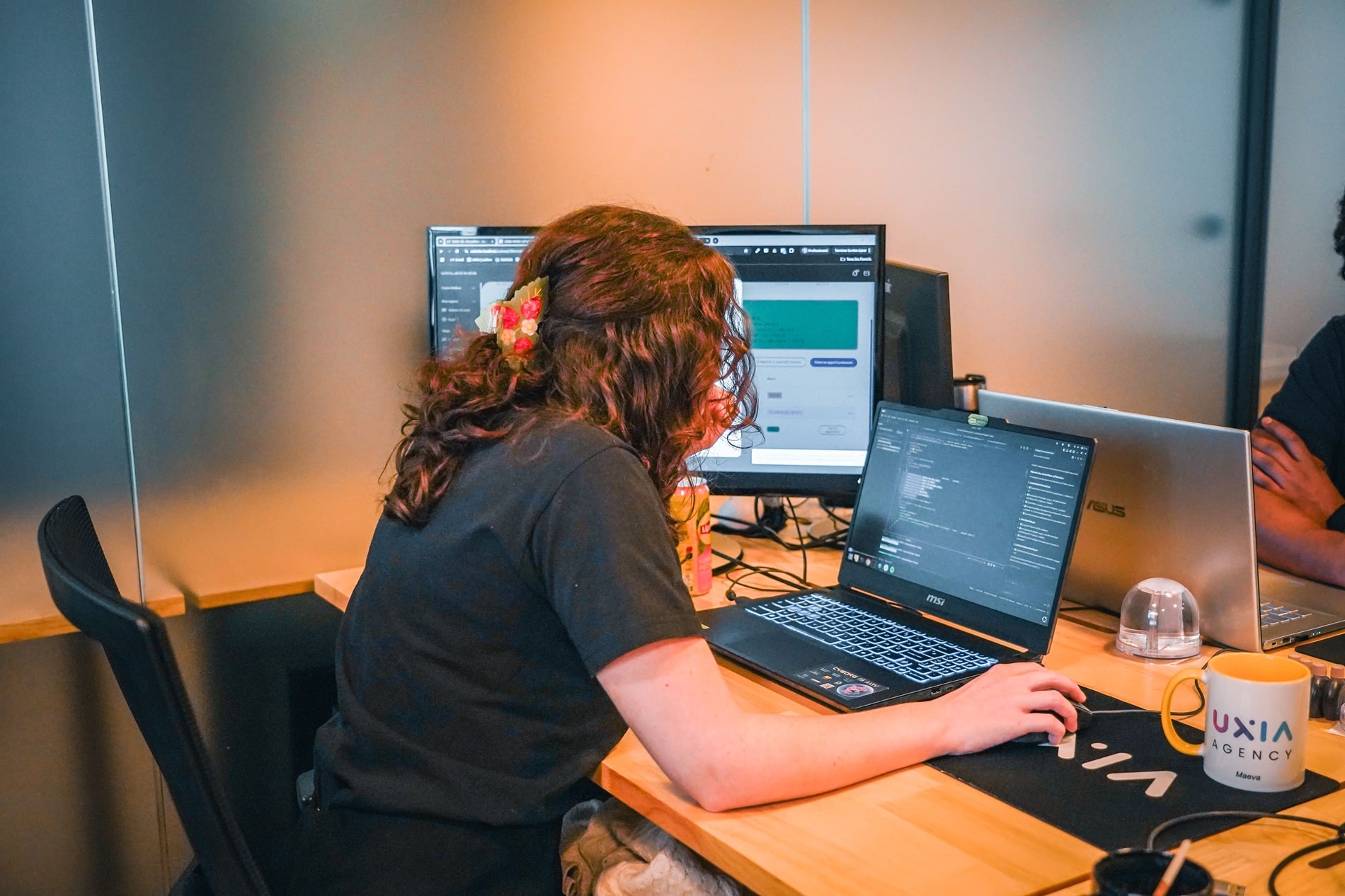 Maeva UXIA à son bureau