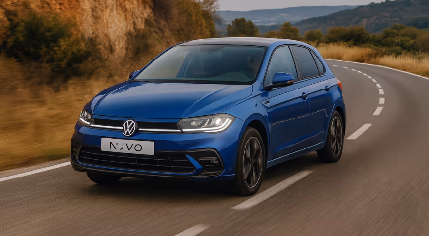 VW Polo R-Line auf der Straße – Firmenwagen im Abo für Geschäftskunden