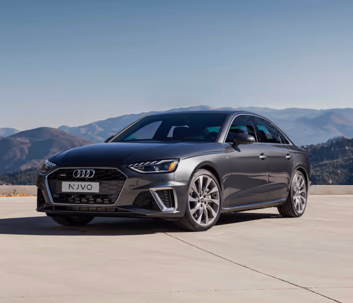 Audi Firmenwagen auf der Straße mit NUVO Kennzeichen