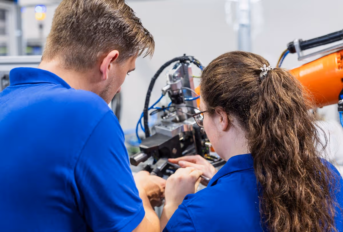 Qualität ist bei Lehmann Teamsache. Abteilungsübergreifende Zusammenarbeit stellt sicher, dass Qualitätsmanagement und Qualitätssicherung Hand in Hand greifen.