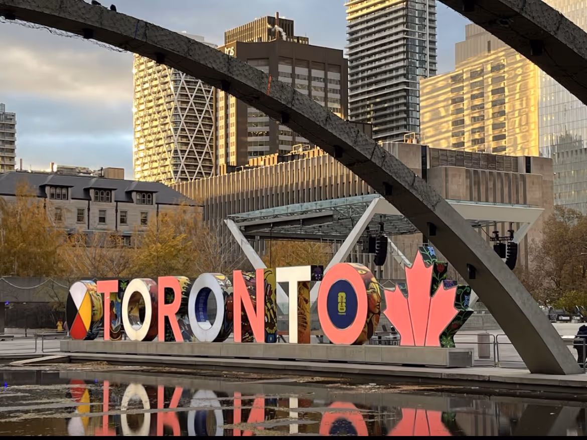 Die Teilnahme an der Delegationsreise mit dem Netzwerk Architektur Export (NAX) fokussiert sich auf die Entwicklungen im Baubereich des kanadischen Marktes. Ziel war sich intensiv mit den Architektinnen und Architekten auszutauschen, aber auch vor Ort über Trends und Entwicklungen mehr zu erfahren.