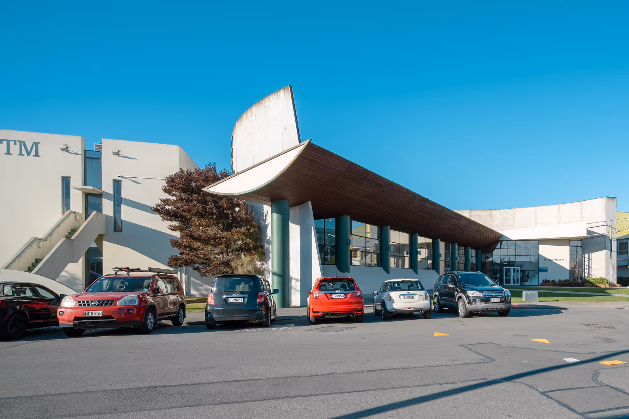 Outside street view of Ara Institute - Te Puna Wānaka