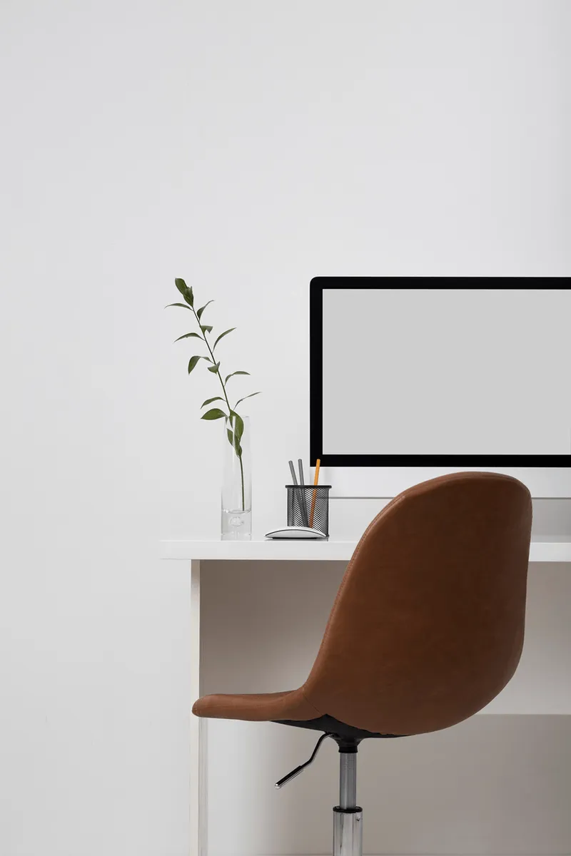 Pænt og rengjordt hjemmekontor.